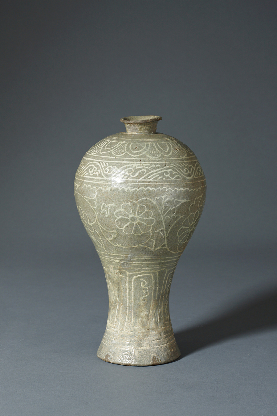 분청사기 상감 연꽃 당초무늬 매병